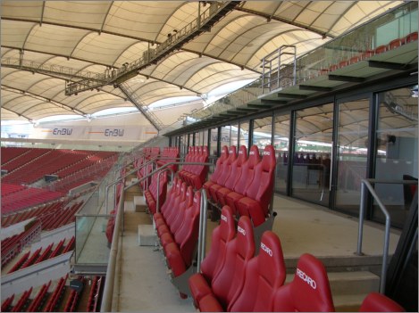Bilder vom Umbau des GDS in Stuttgart mit den Logen, Business Seats und Katakomben...