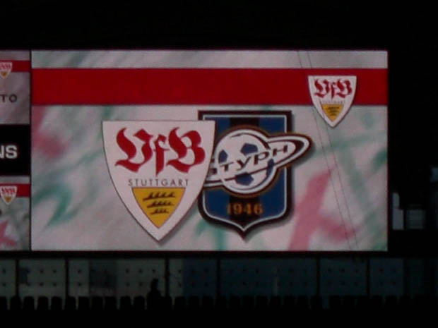 Der VfB Stuttgart gewinnt nach einer eher schwachen Partie nach Verl�ngerung mit 3:0 und hat sich damit weiterhin die Chance auf den UEFA-Cup gewahrt...